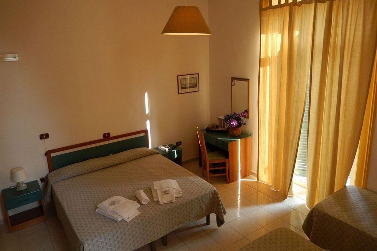 Hotel Le Orchidee Napoli Esterno foto